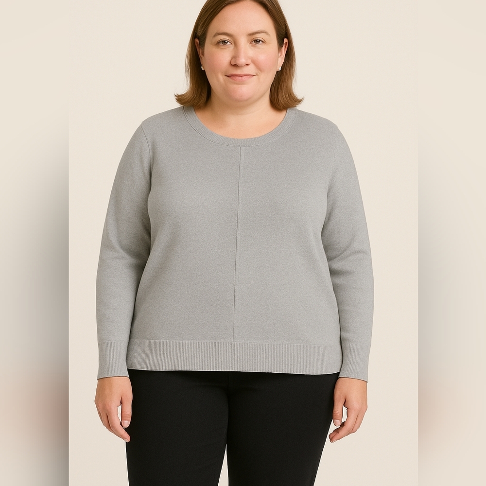 Time and Tru Women's Light Gray Crew Neck Sweater